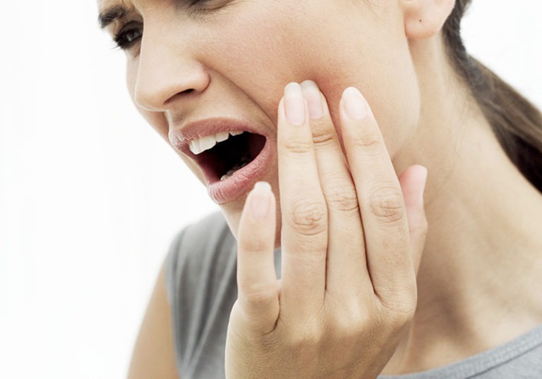 How to Relieve a Toothache with Homemade Remedies