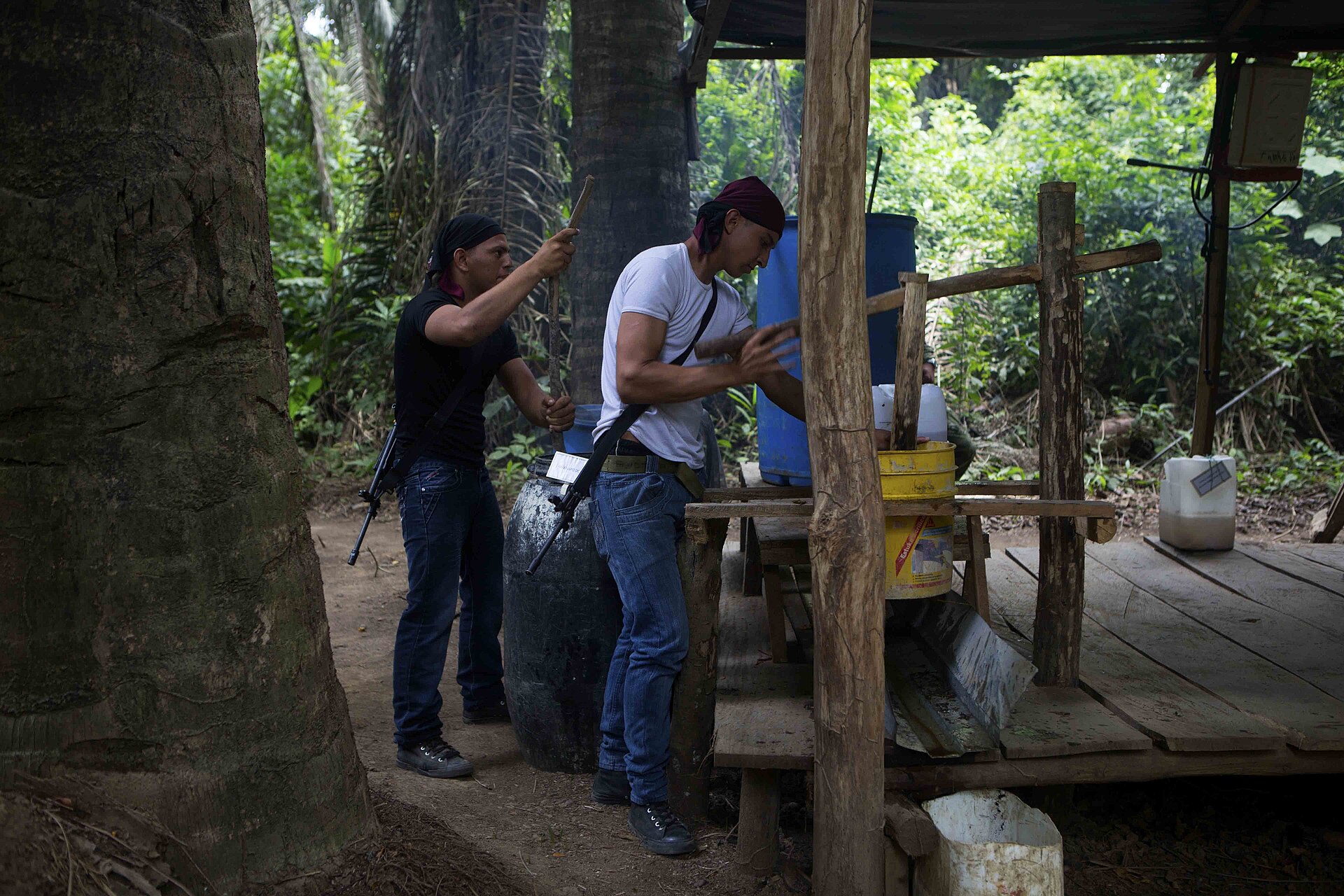 Colombia Revives Arrest Warrant for Dissident Leader Calarcá