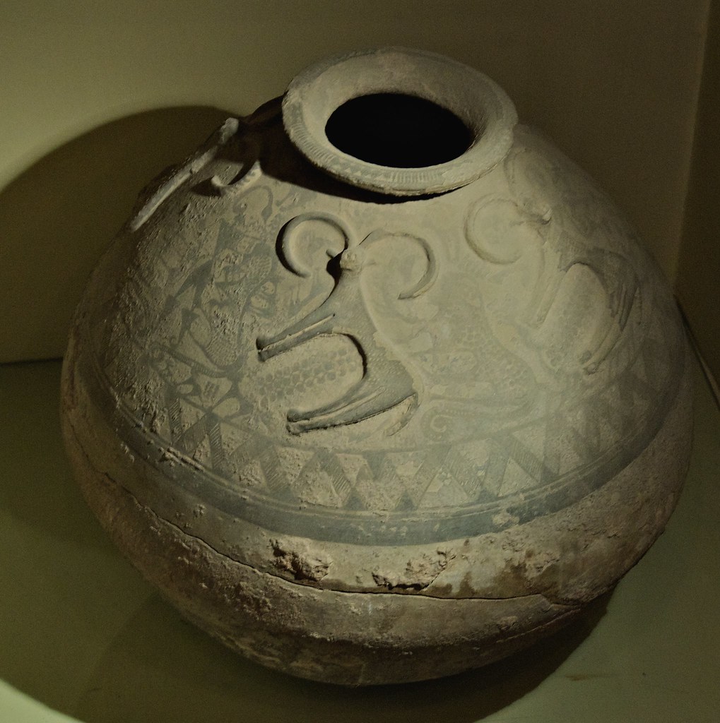 Ancient Potters' Floral Patterns May Reveal Early Math Roots