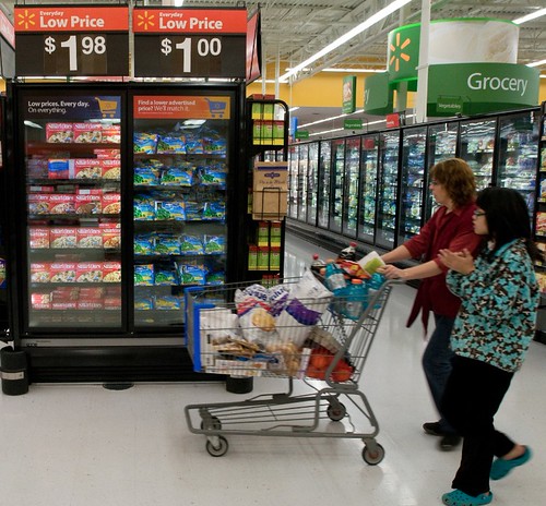 El Salvador Basic Basket Cost Outpaces Minimum Wage by $114