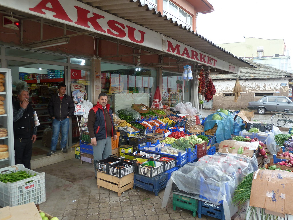 Cash Still King: 65% of Mexican Stores Reject Cards