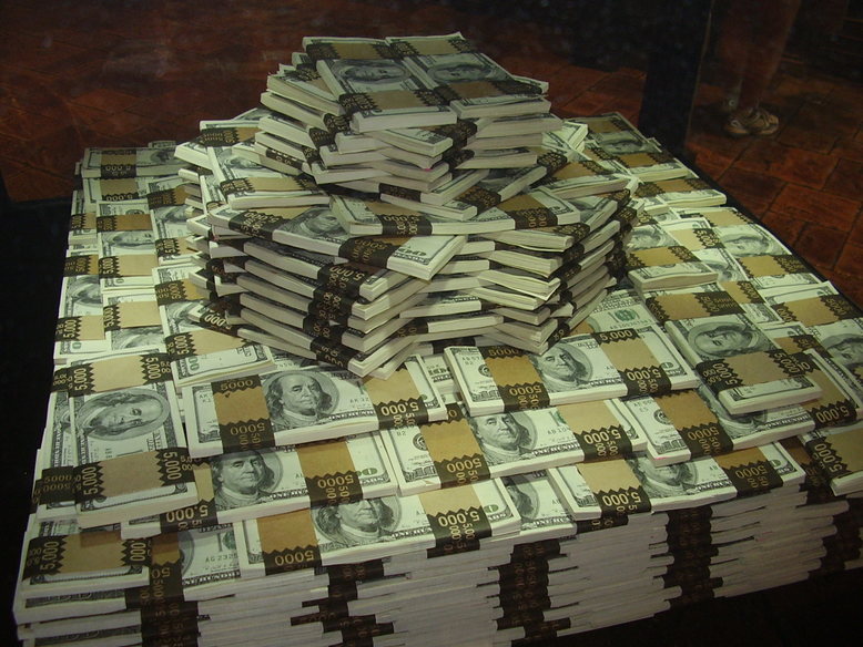 Mexico's Treasury and Slim Clash Over Billions in Pesos